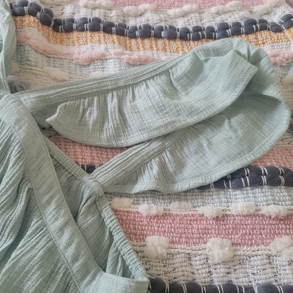 Mine top with ruffle sleeve and lace - Picture 4 of 10